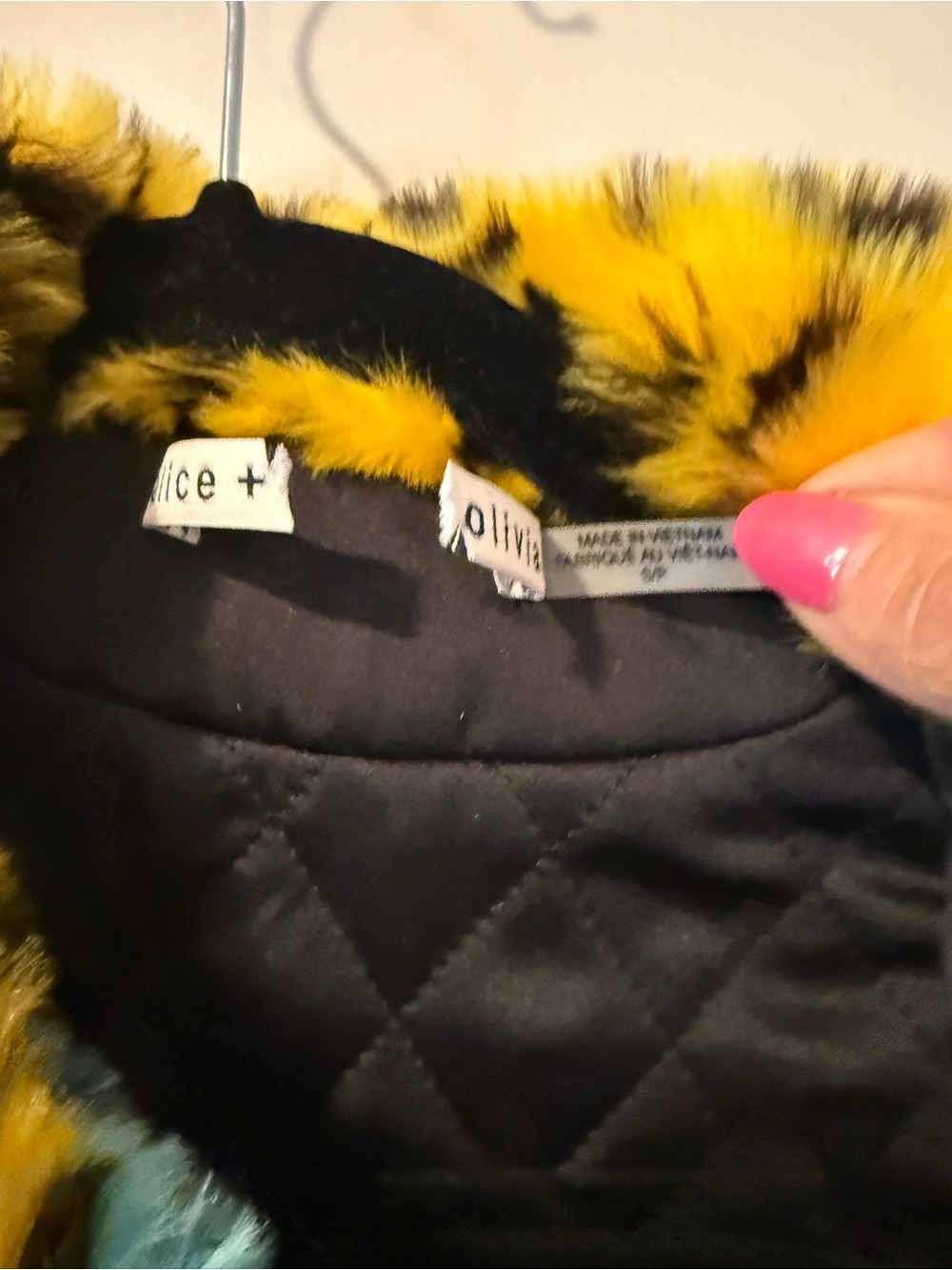 Woman Multicolor Faux Fur Leopard Print Jacket - Yellow Collar - Picture 4 of 6